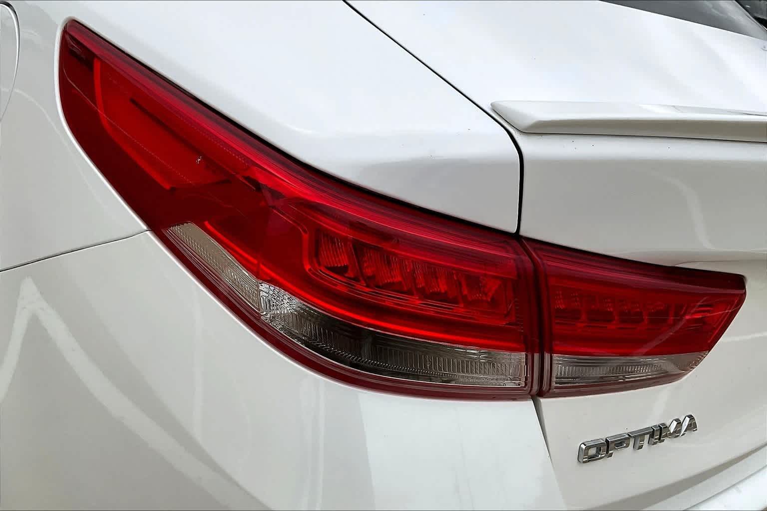 2018 Kia Optima EX 32