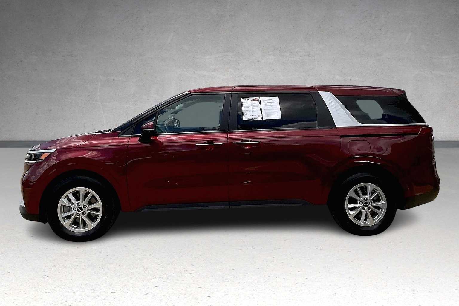 2024 Kia Carnival LX photo 3