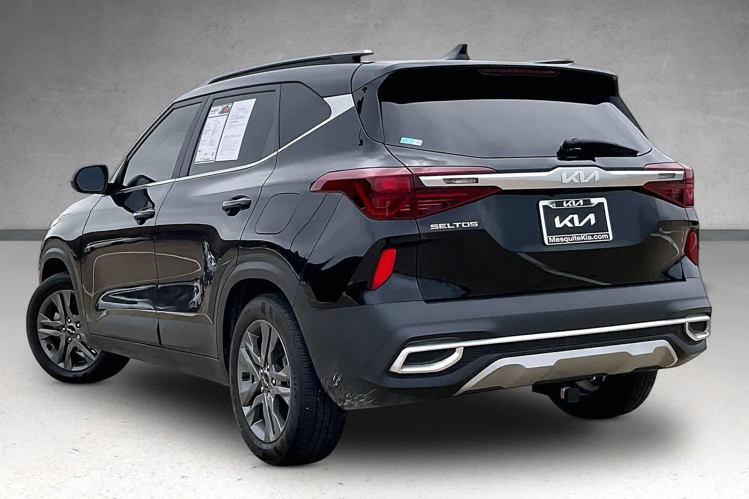 Thumbnail: 2023 Kia Seltos - 4