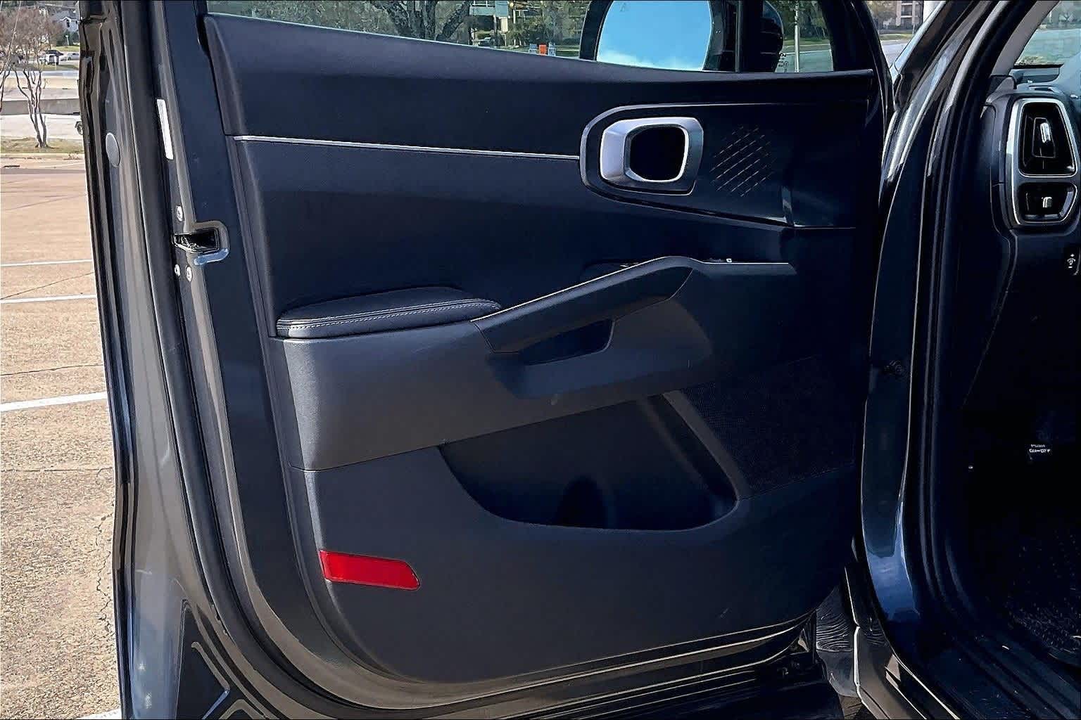 Thumbnail: 2023 Kia Sorento - 26