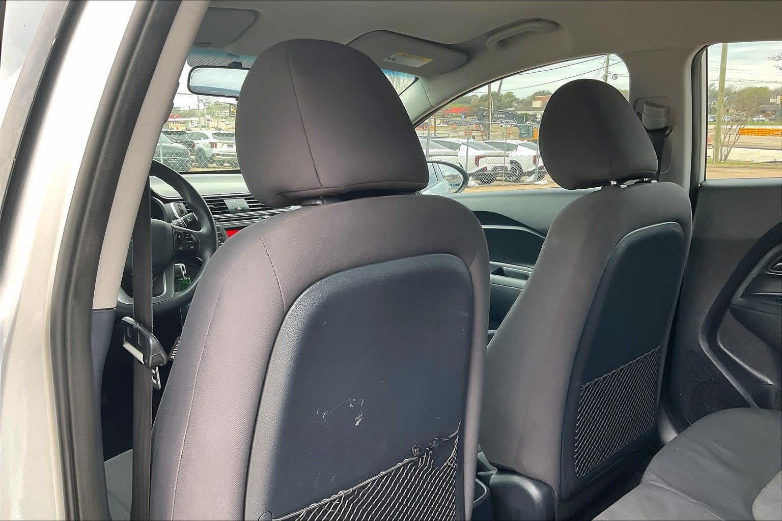 Thumbnail: 2017 Kia Rio - 12