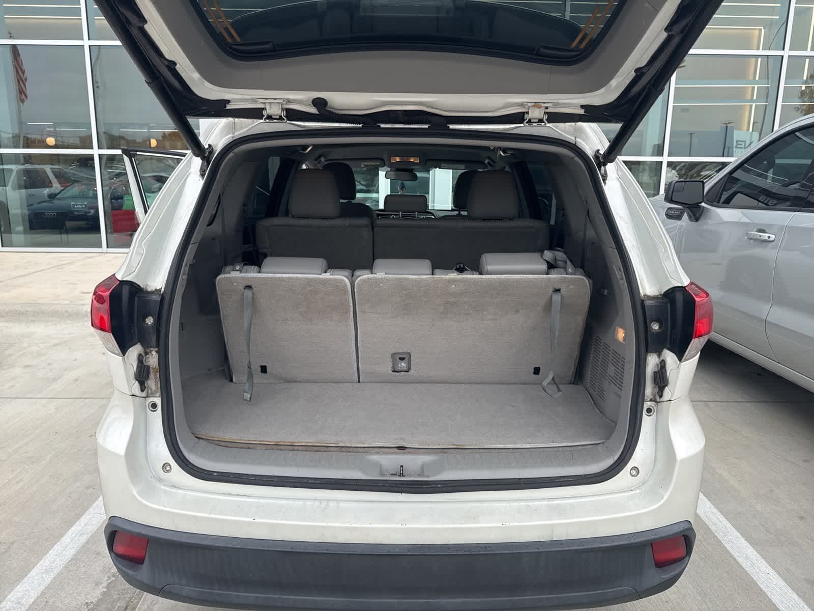 Thumbnail: 2019 Toyota Highlander - 18