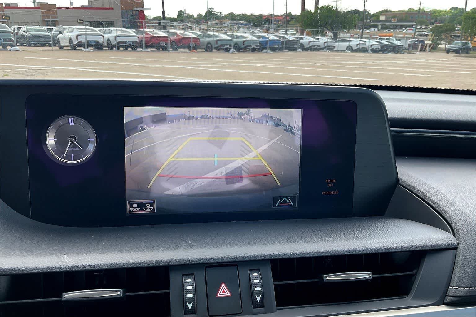 Thumbnail: 2020 Lexus ES - 26