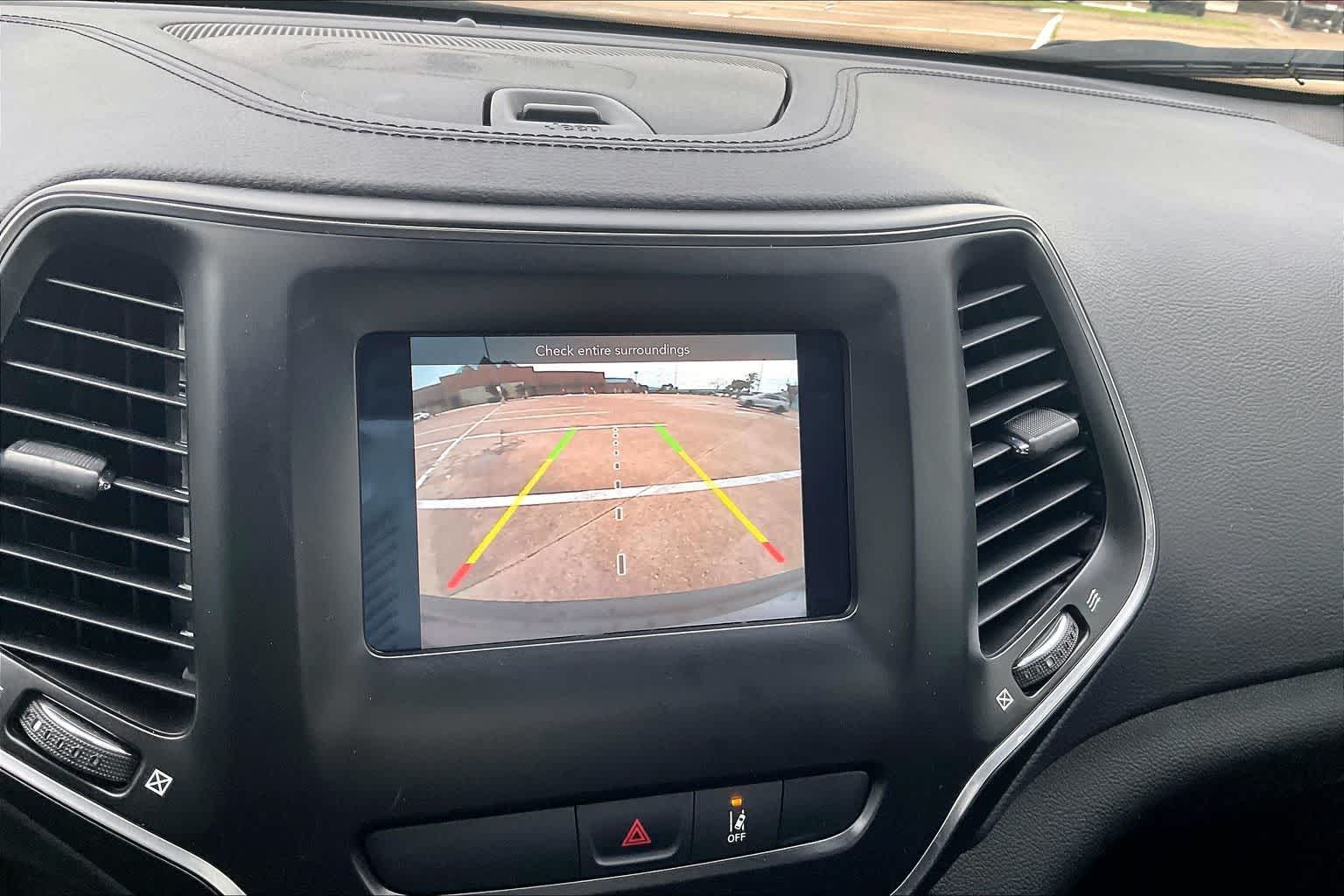 Thumbnail: 2021 Jeep Cherokee - 26