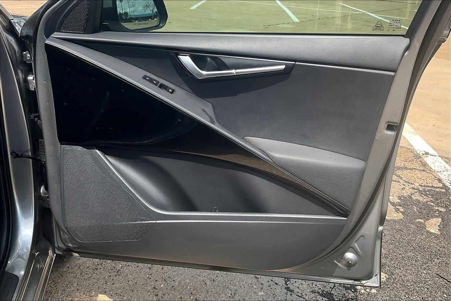 Thumbnail: 2024 Kia Niro - 28