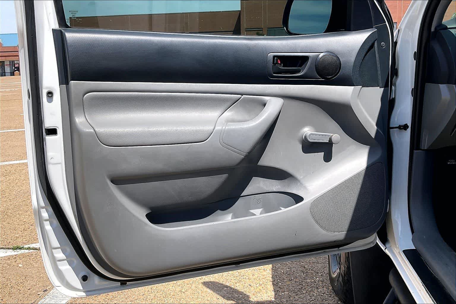 Thumbnail: 2014 Toyota Tacoma - 21