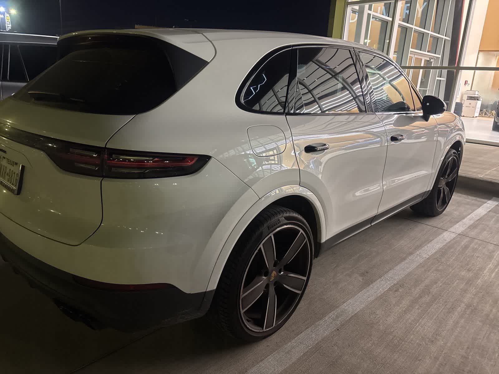 2021 Porsche Cayenne photo 3
