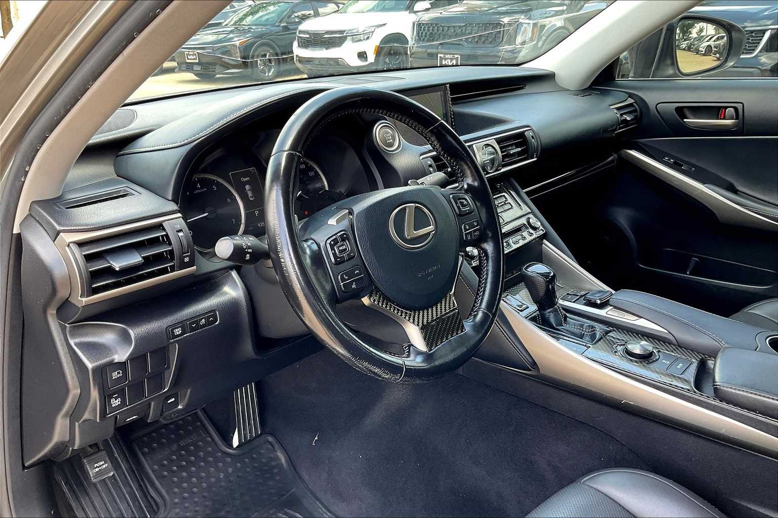 2017 Lexus IS 300 2