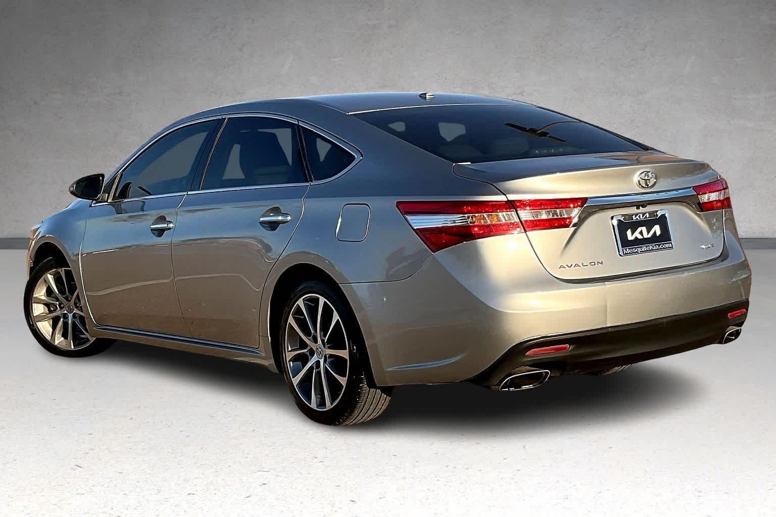 2015 Toyota Avalon XLE Touring photo 4