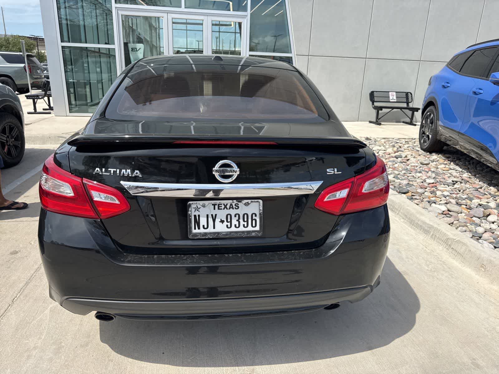 Thumbnail: 2017 Nissan Altima - 5