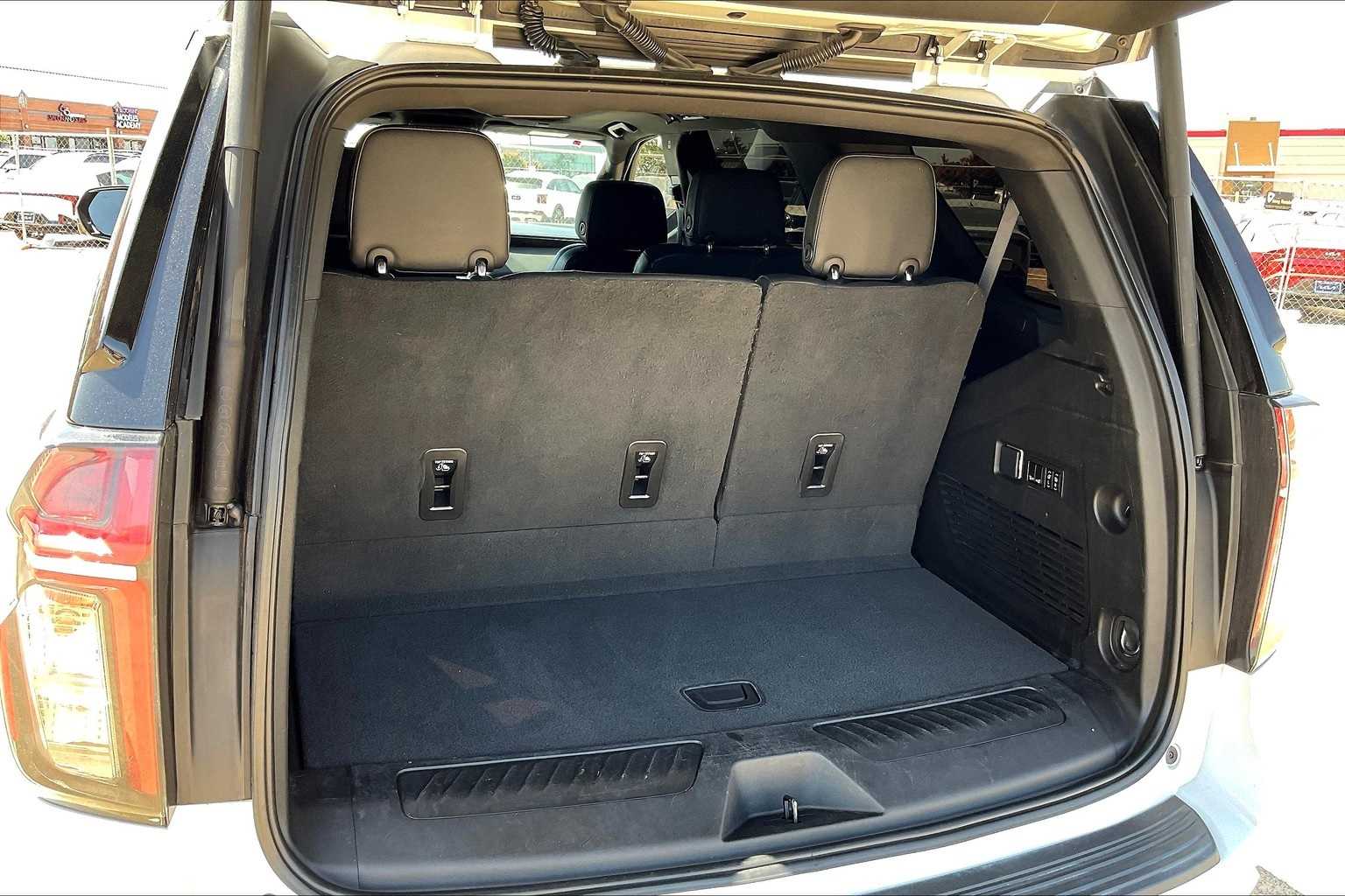 Thumbnail: 2022 Chevrolet Tahoe - 16