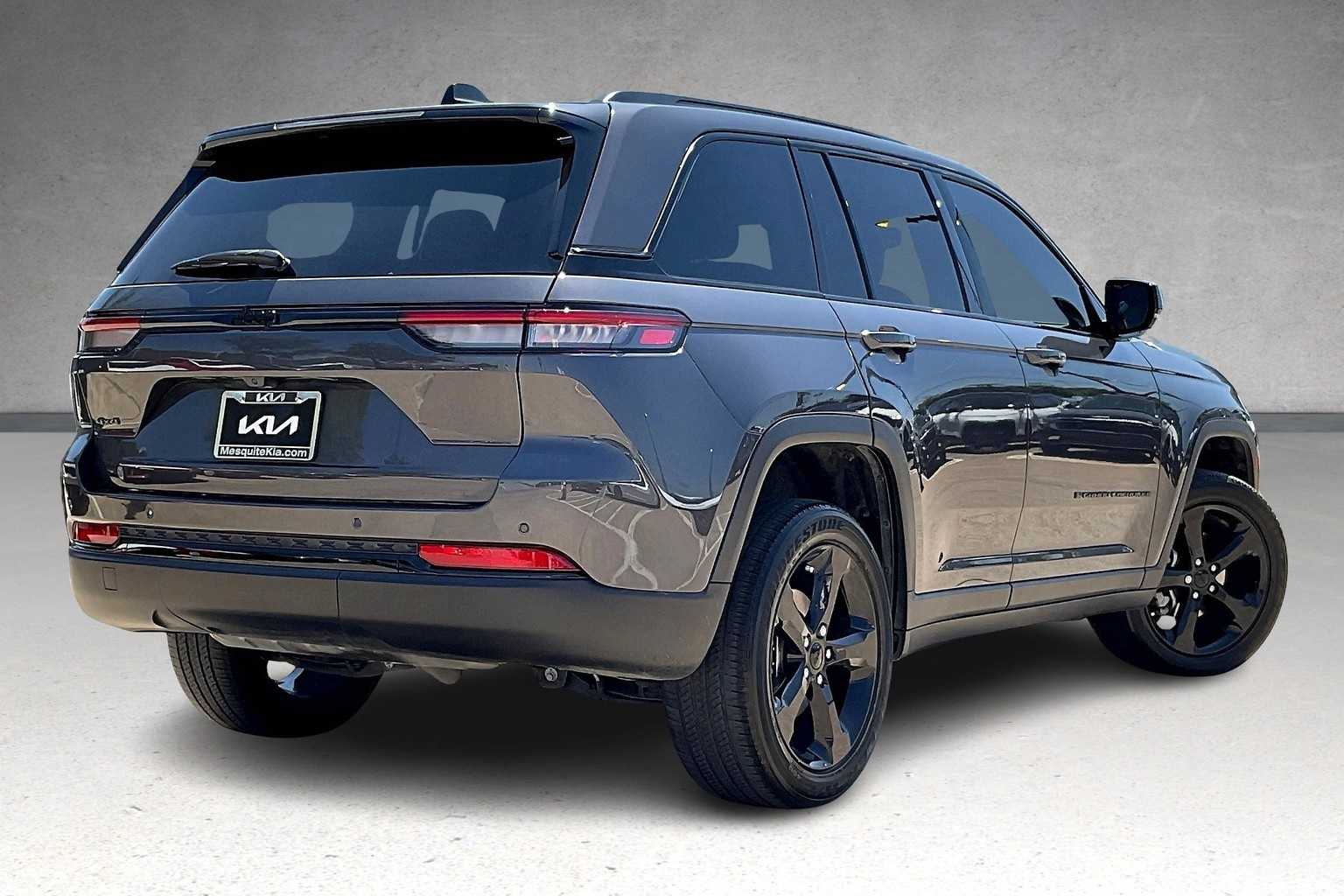 Thumbnail: 2023 Jeep Grand Cherokee - 22