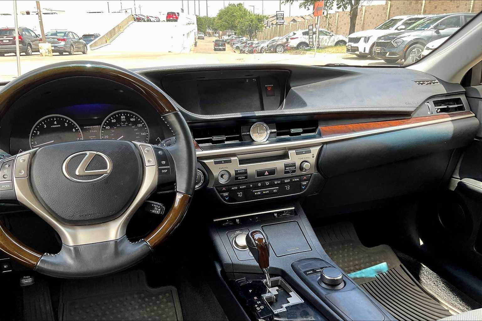 Thumbnail: 2015 Lexus ES - 15