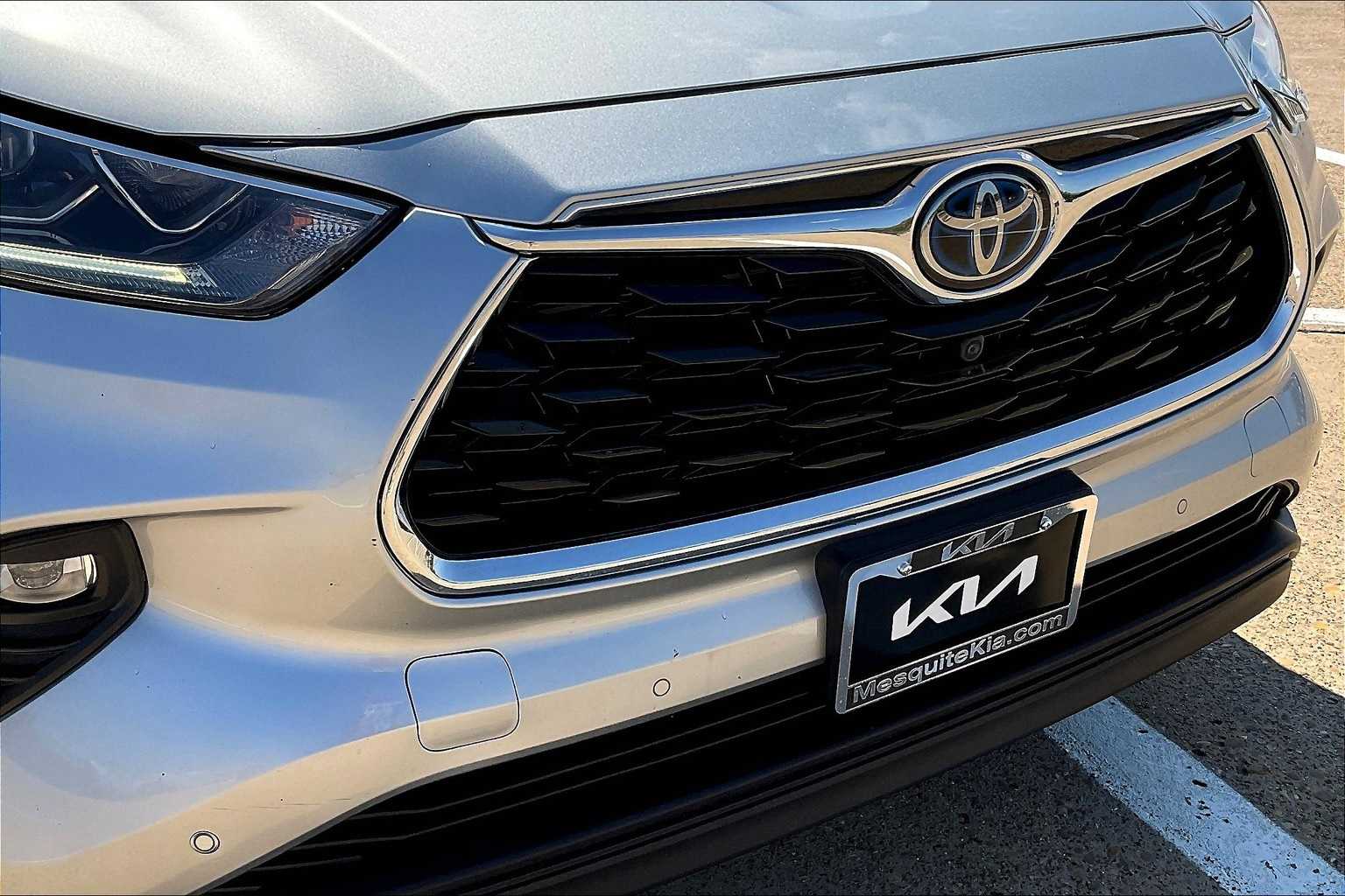 Thumbnail: 2021 Toyota Highlander - 33