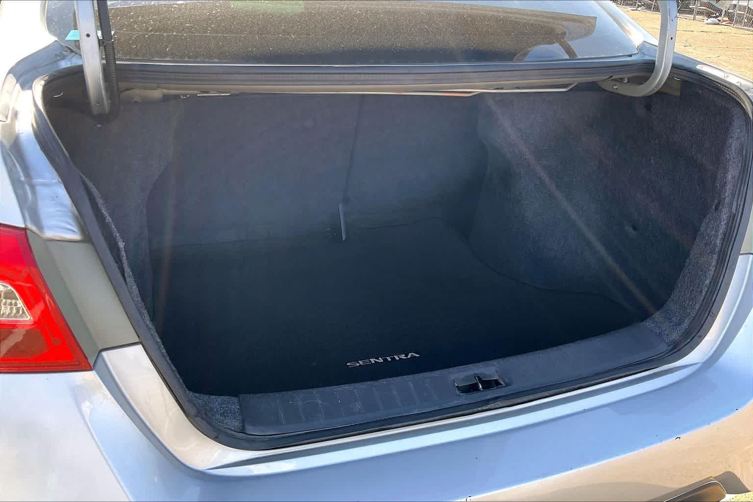 Thumbnail: 2019 Nissan Sentra - 16