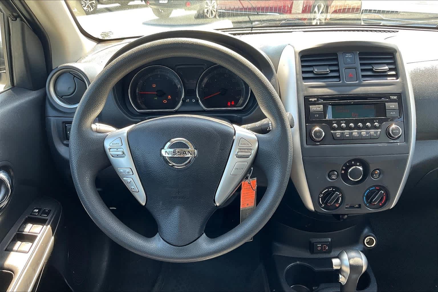 2018 Nissan Versa 1.6 SV 14