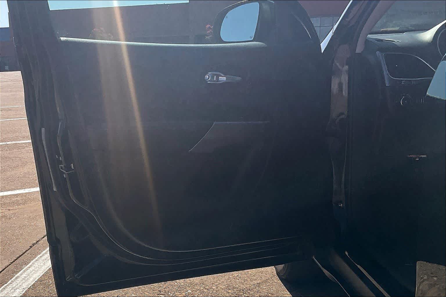 Thumbnail: 2019 Jeep Cherokee - 25