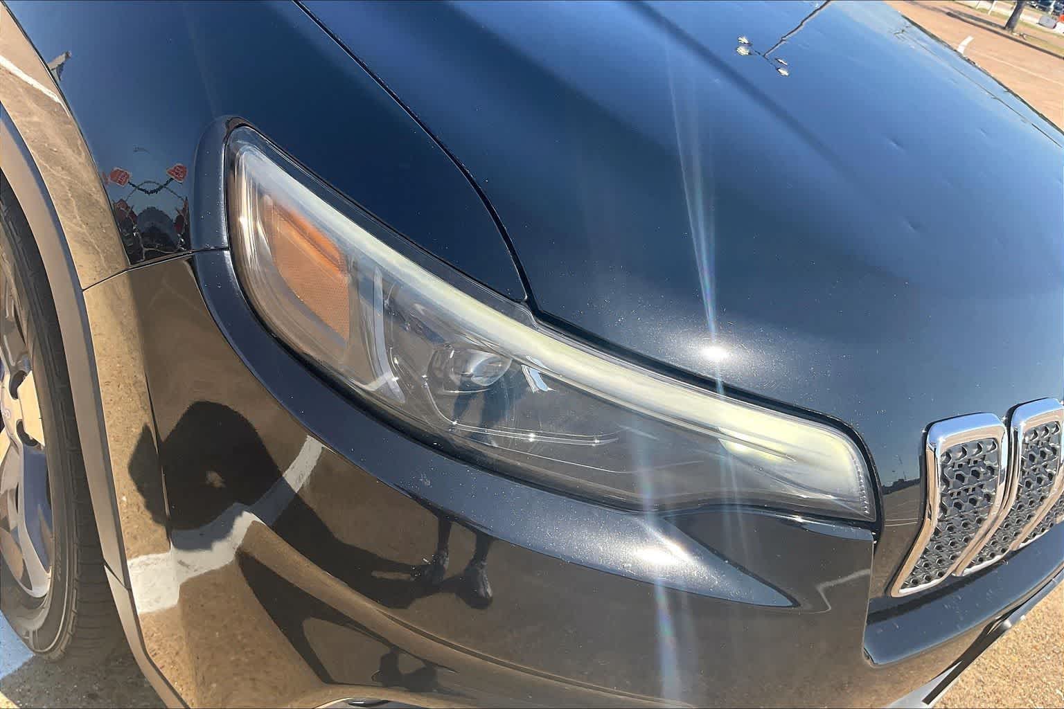 Thumbnail: 2019 Jeep Cherokee - 28