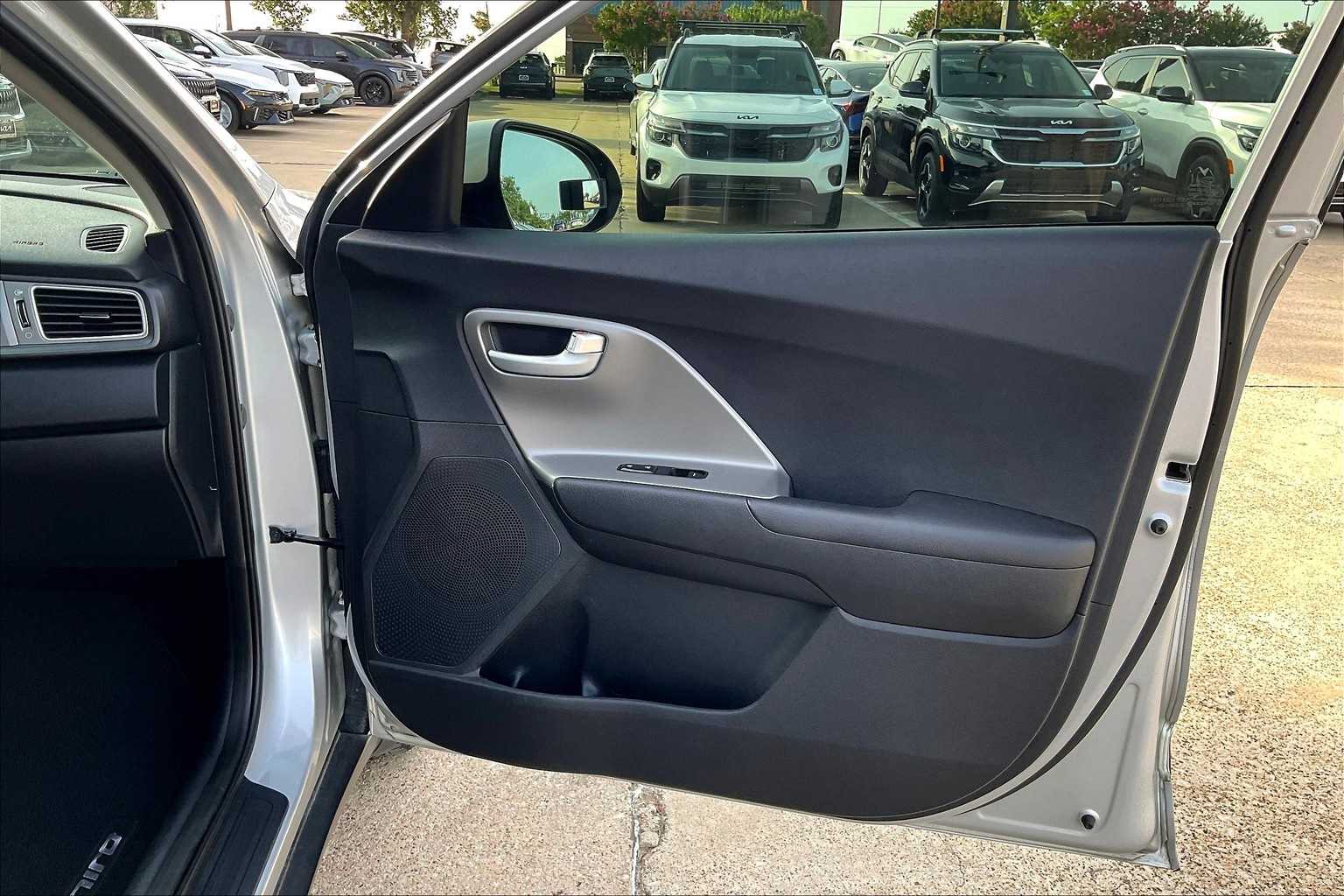 Thumbnail: 2018 Kia Niro - 28