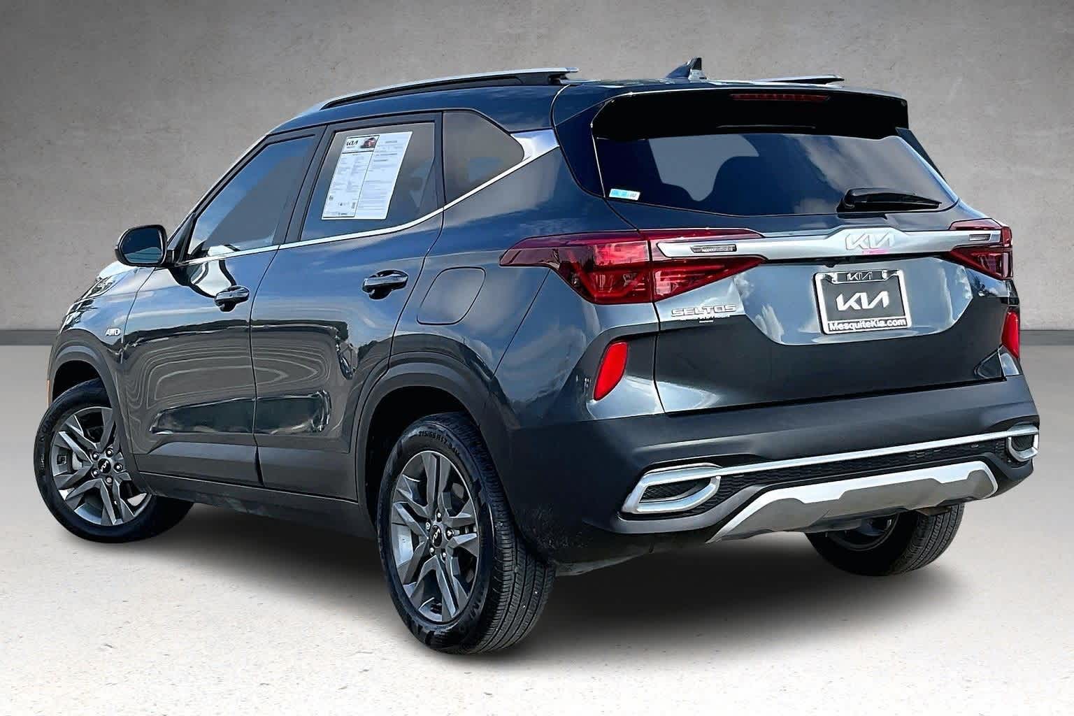 Thumbnail: 2023 Kia Seltos - 4