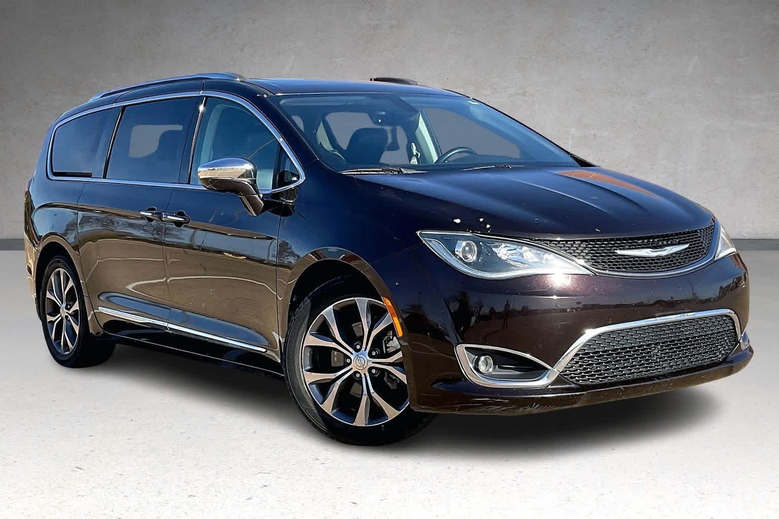 Thumbnail: 2017 Chrysler Pacifica - 21