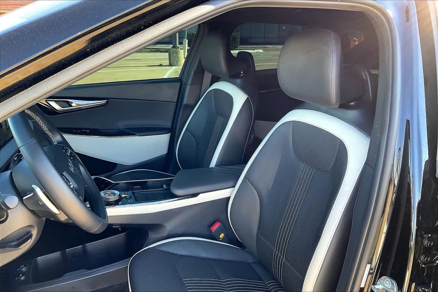 Thumbnail: 2023 Kia EV6 - 11