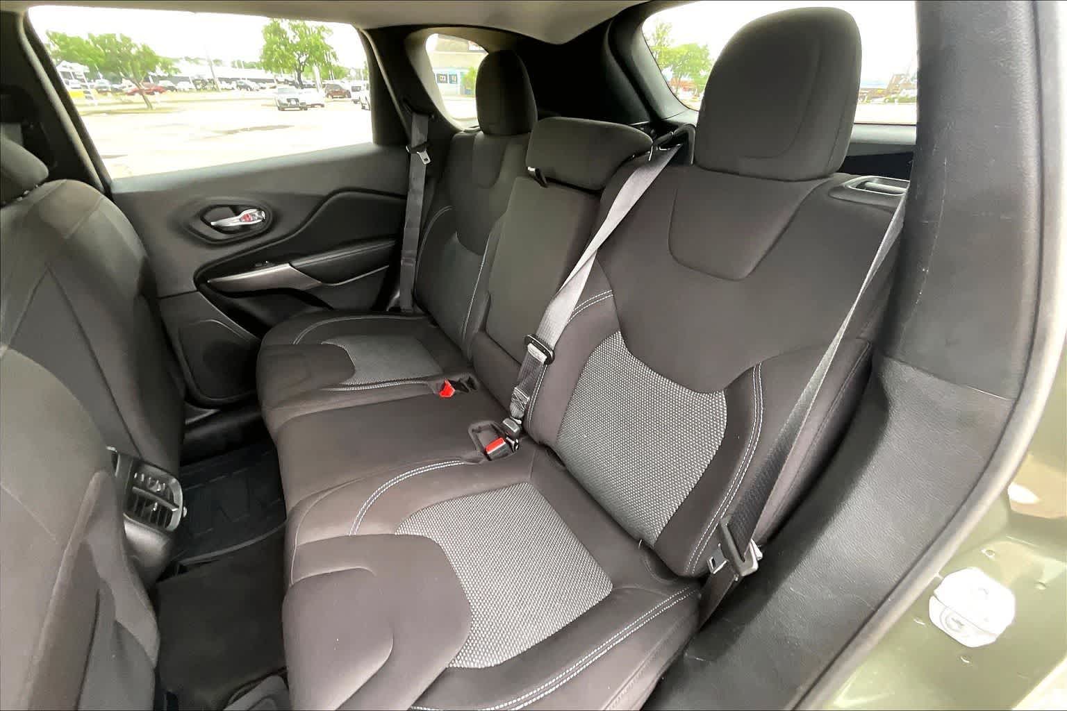 Thumbnail: 2021 Jeep Cherokee - 29