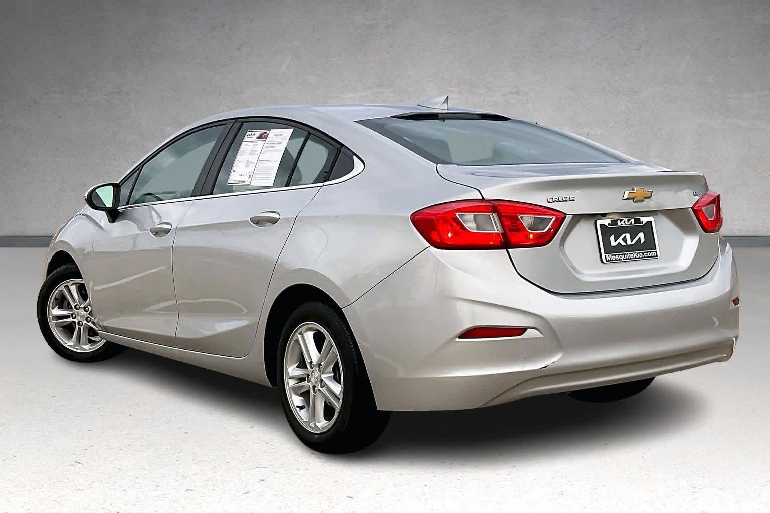 2017 Chevrolet Cruze LT photo 4