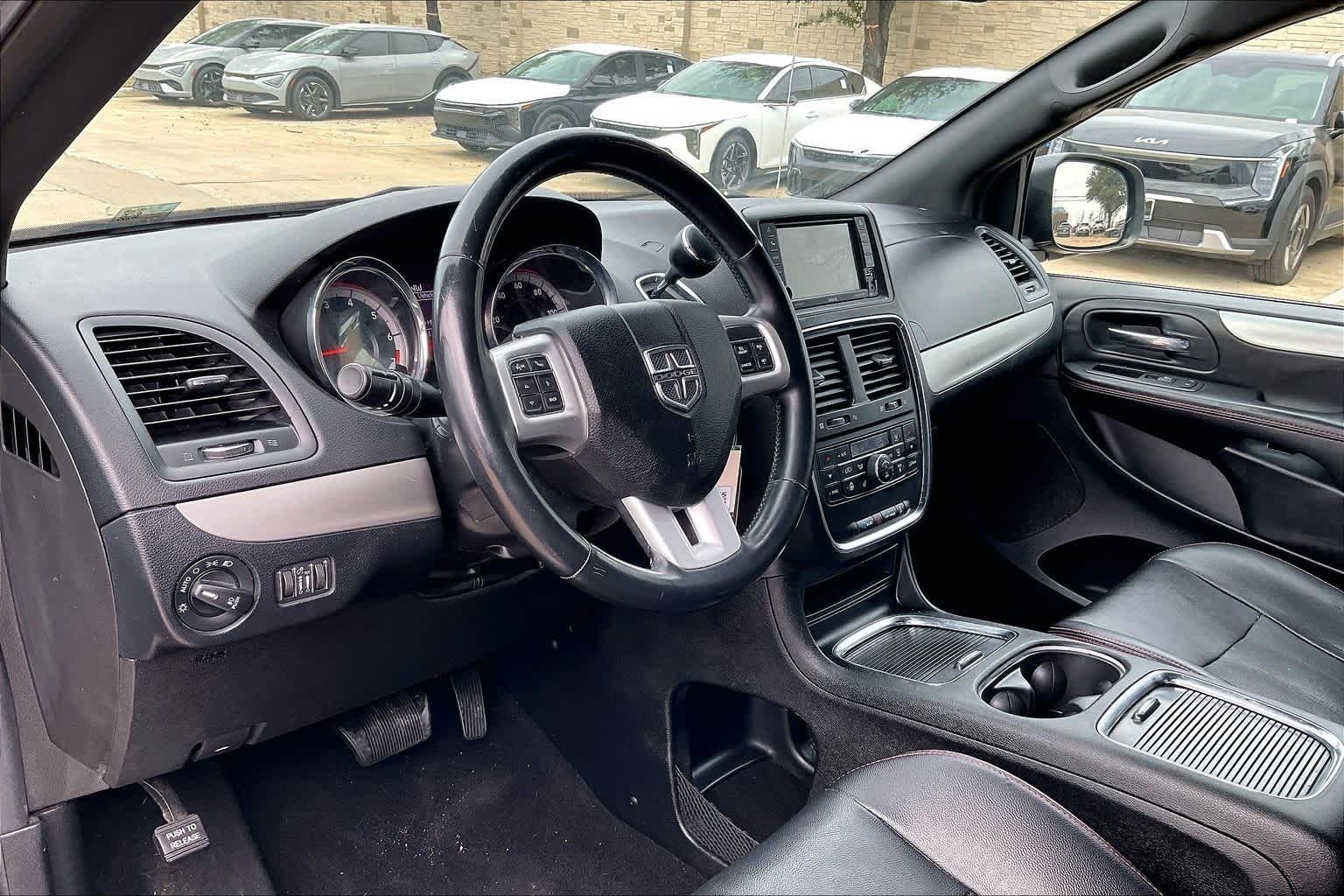 Thumbnail: 2019 Dodge Grand Caravan - 2