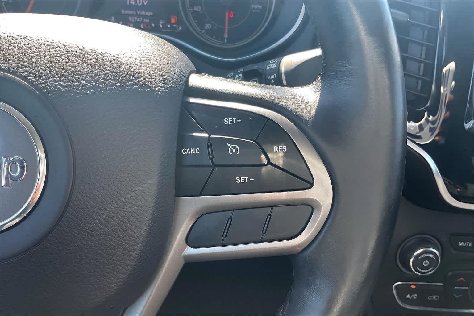 Thumbnail: 2019 Jeep Cherokee - 23