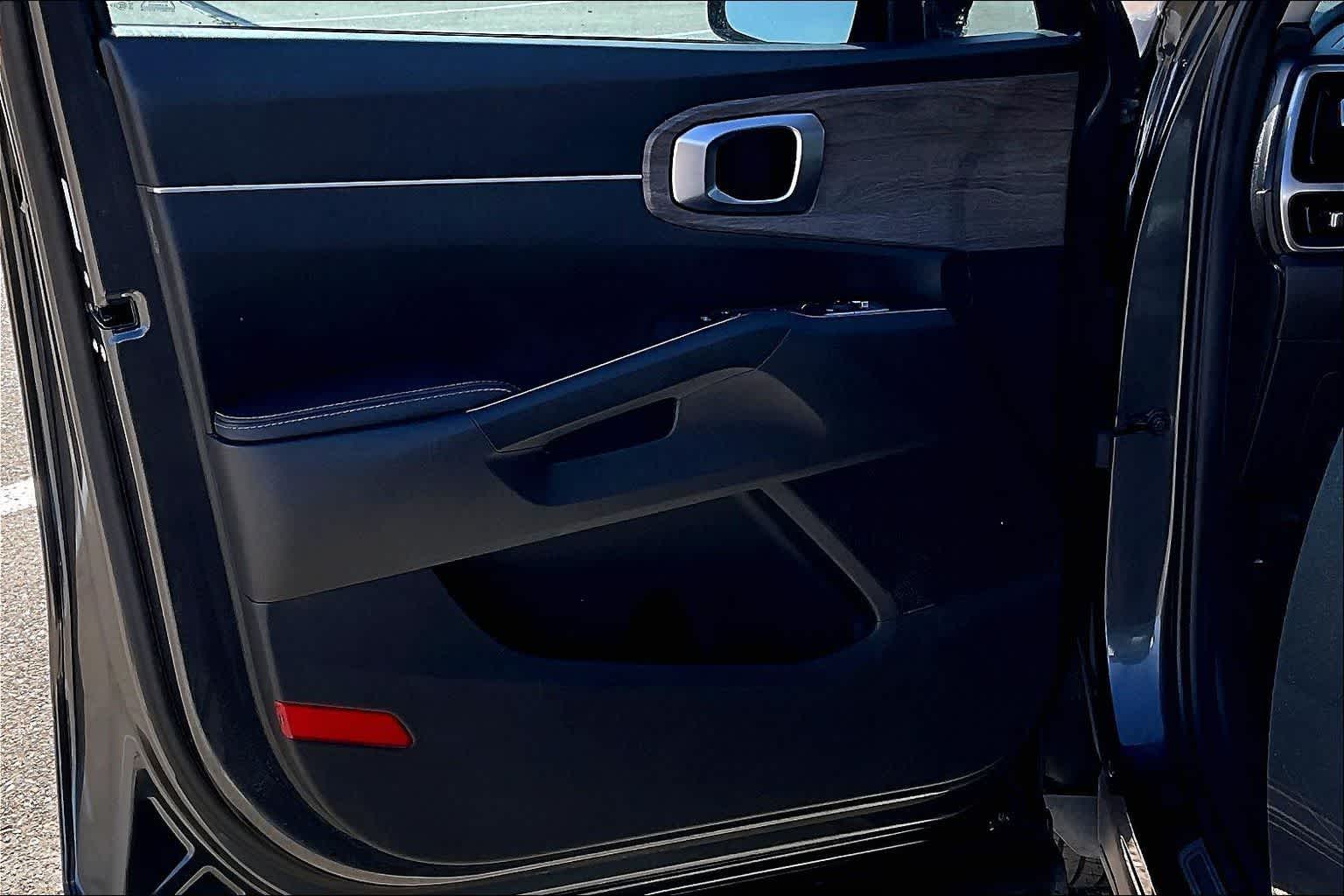 Thumbnail: 2023 Kia Sorento - 27