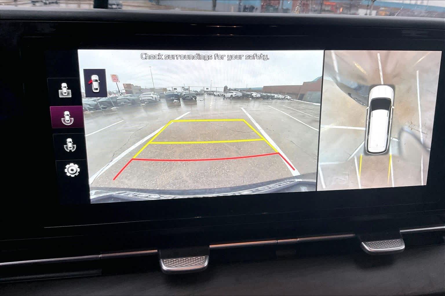 Thumbnail: 2022 Kia Carnival - 25