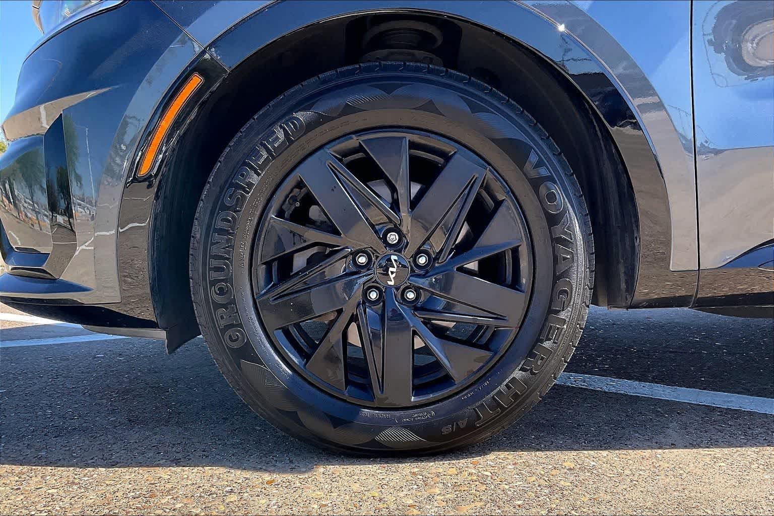 Thumbnail: 2023 Kia Sorento - 7