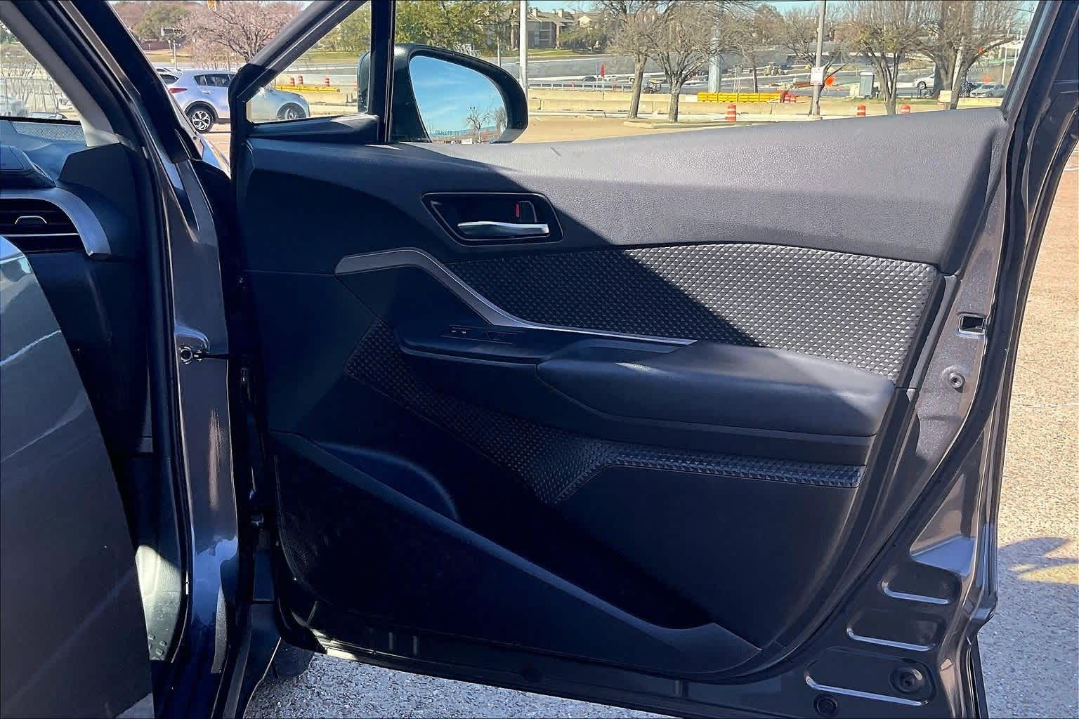 Thumbnail: 2021 Toyota C-HR - 27