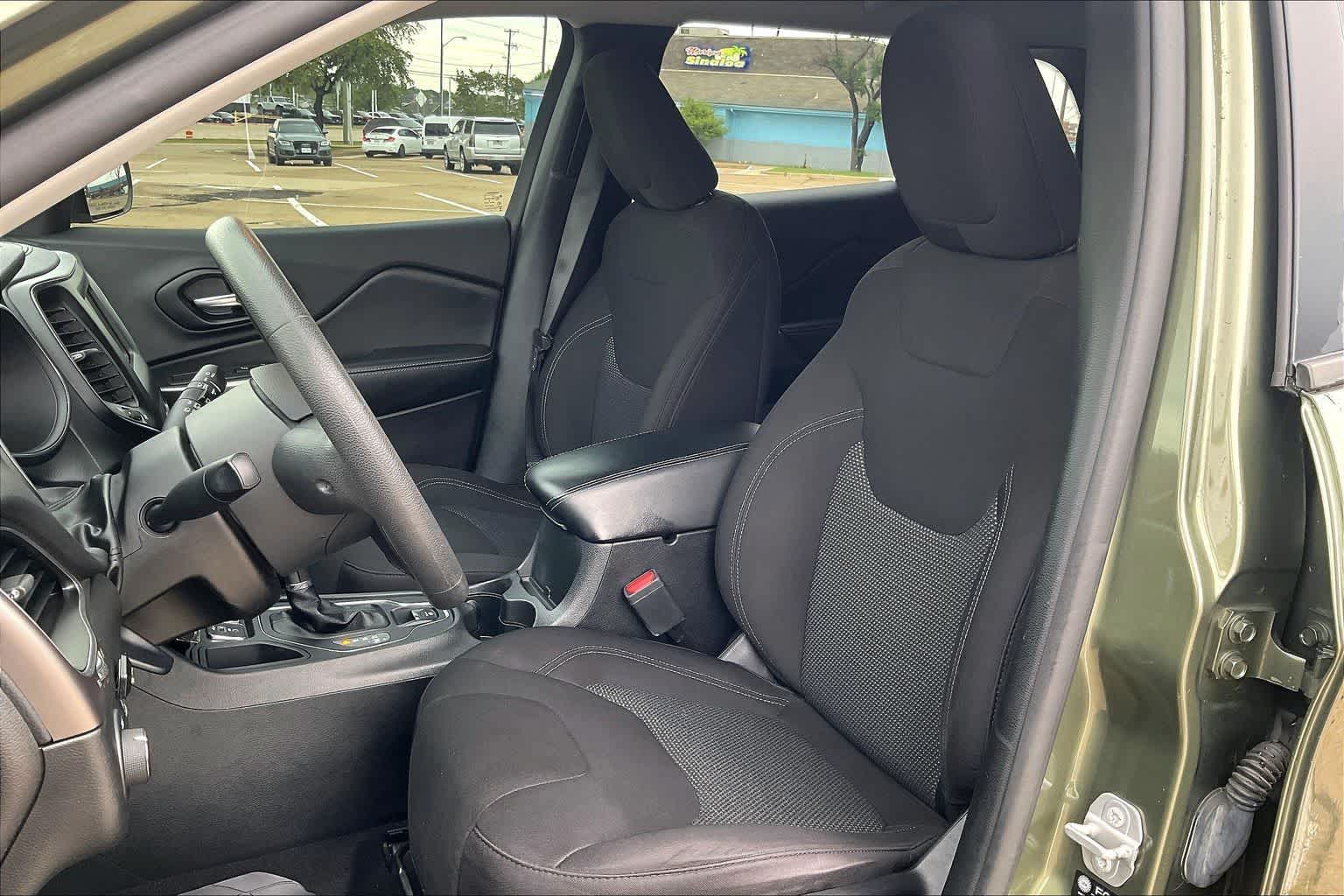 Thumbnail: 2021 Jeep Cherokee - 11