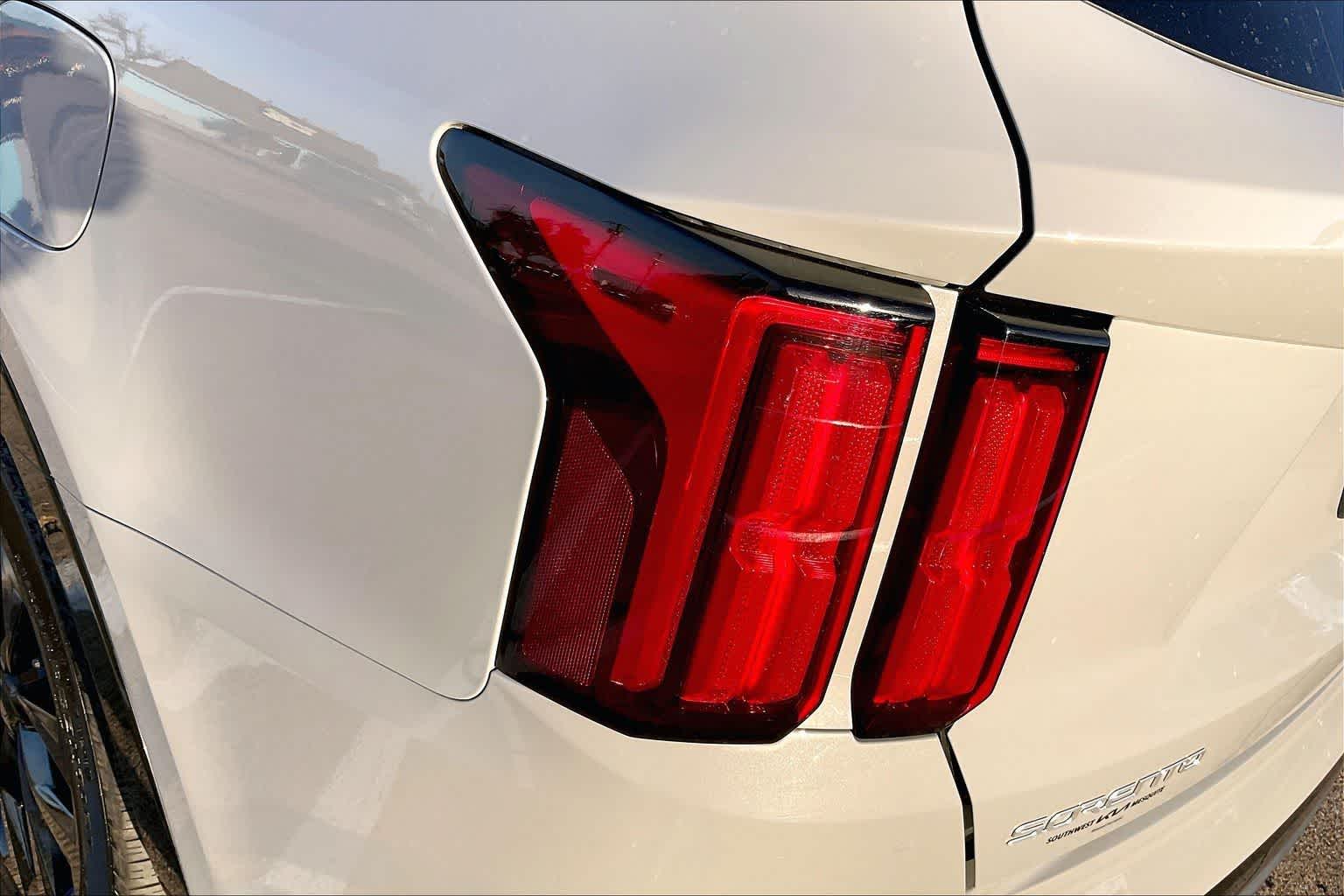 Thumbnail: 2023 Kia Sorento - 32