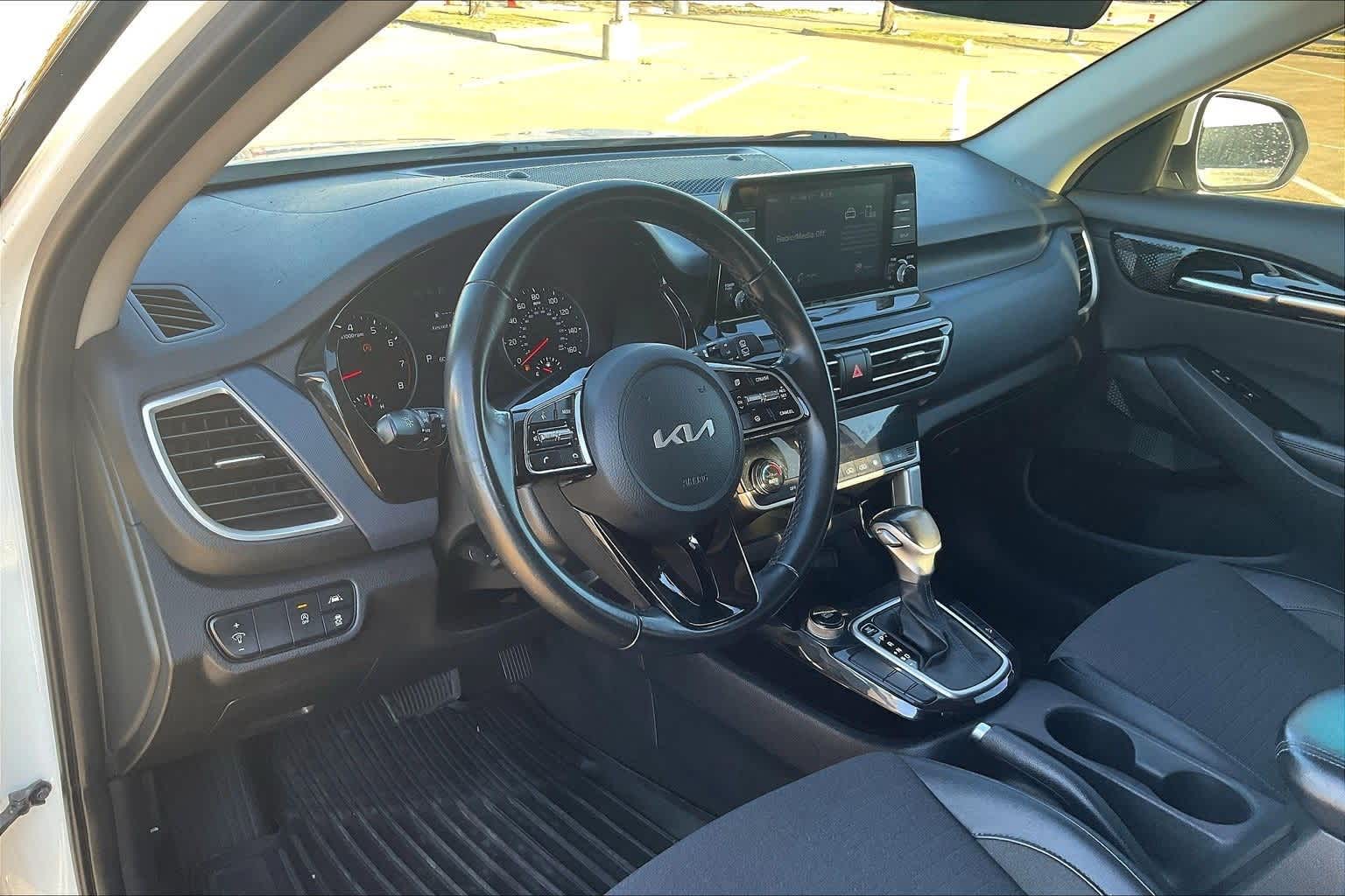 Thumbnail: 2023 Kia Seltos - 2