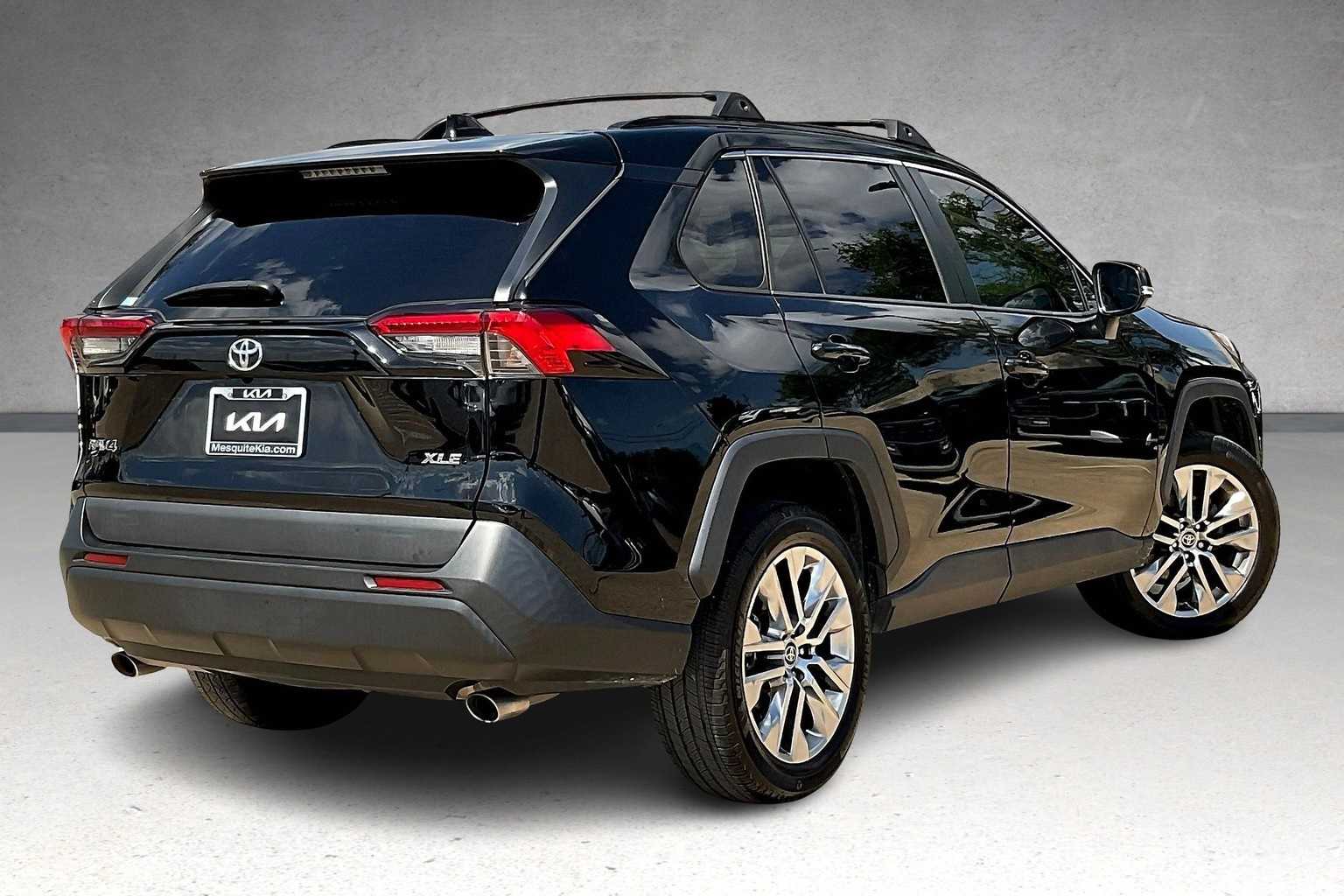 Thumbnail: 2021 Toyota RAV4 - 22