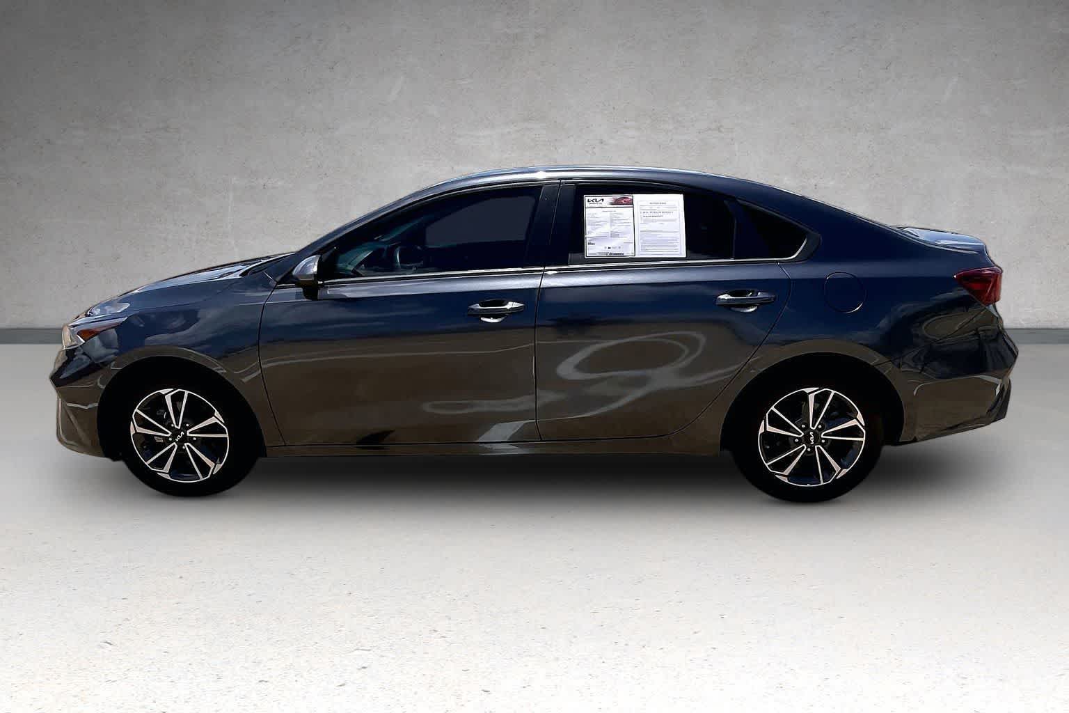 Thumbnail: 2023 Kia Forte - 3