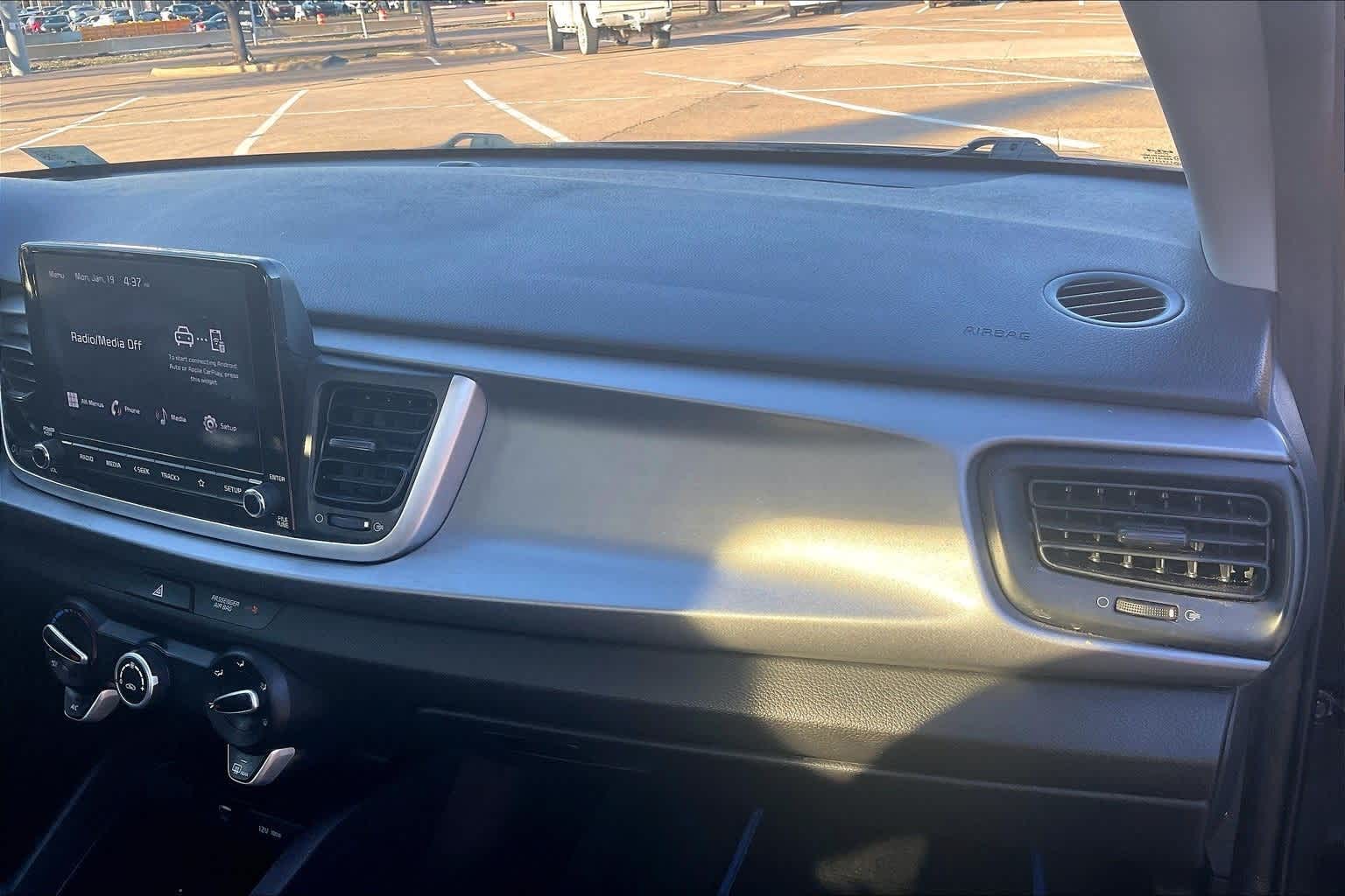 Thumbnail: 2023 Kia Rio - 18