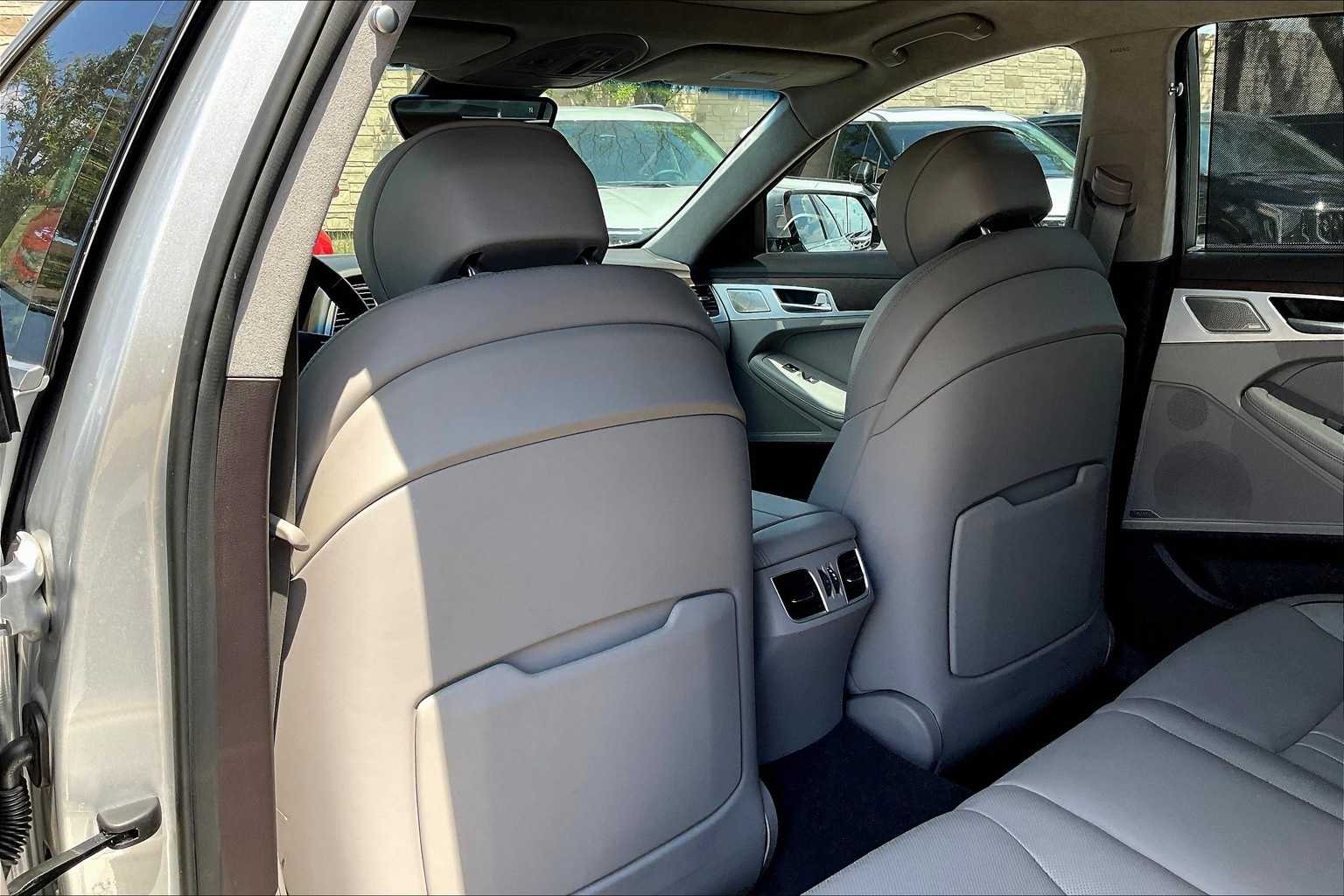 Thumbnail: 2019 Genesis G80 - 12
