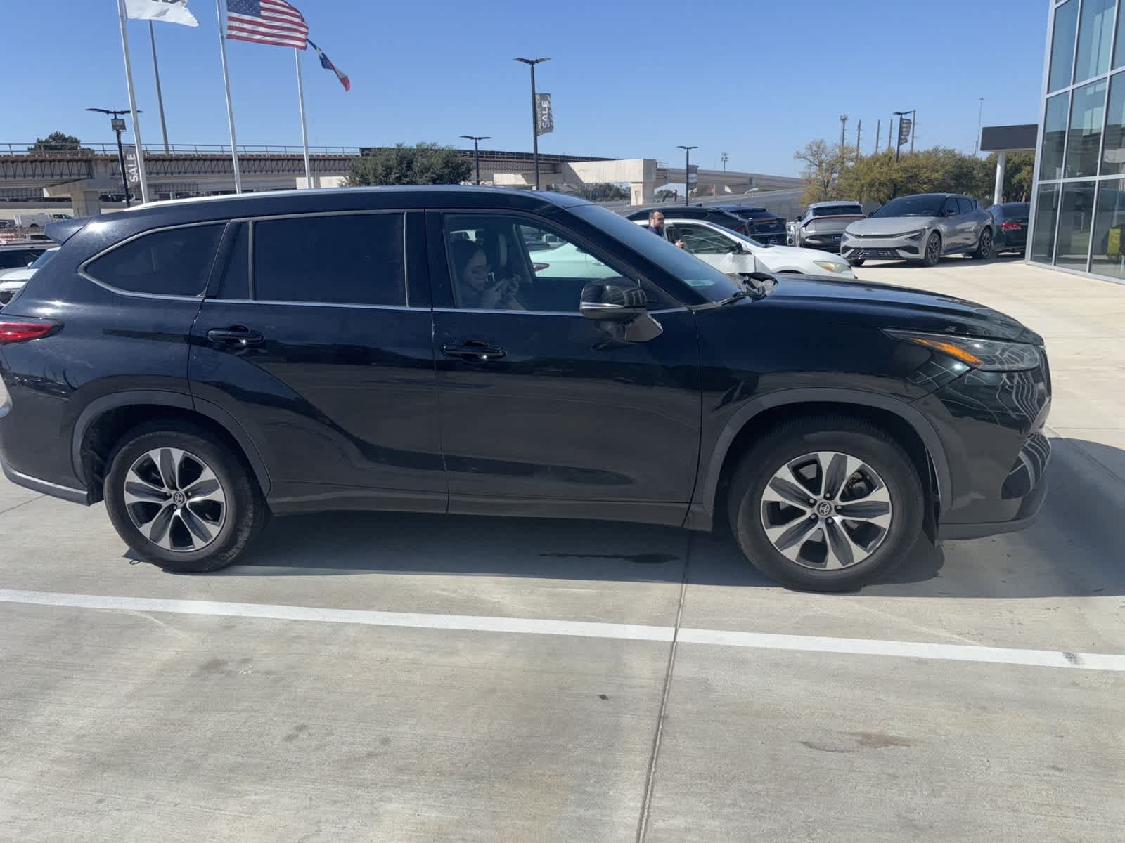 Thumbnail: 2021 Toyota Highlander - 4