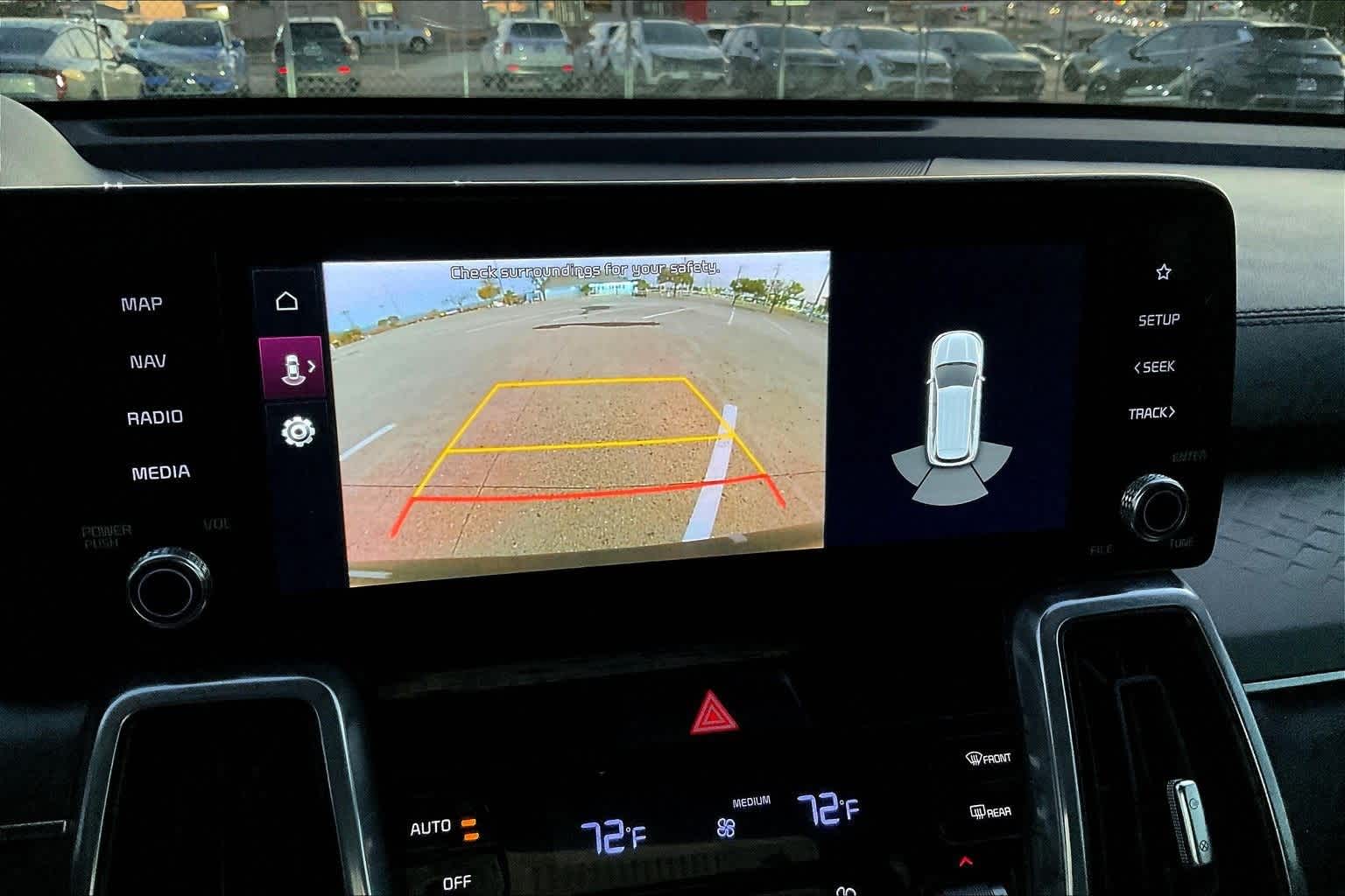 Thumbnail: 2023 Kia Sorento - 24