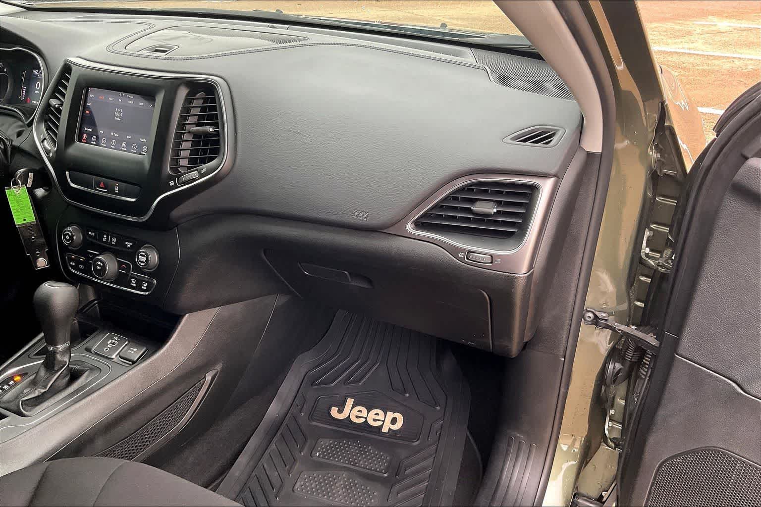 Thumbnail: 2021 Jeep Cherokee - 23