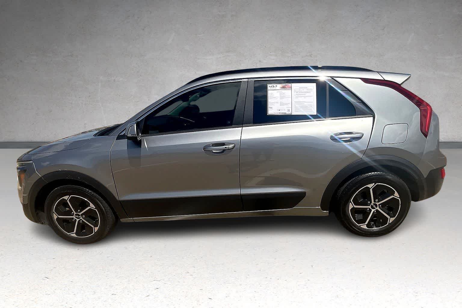 Thumbnail: 2024 Kia Niro - 3