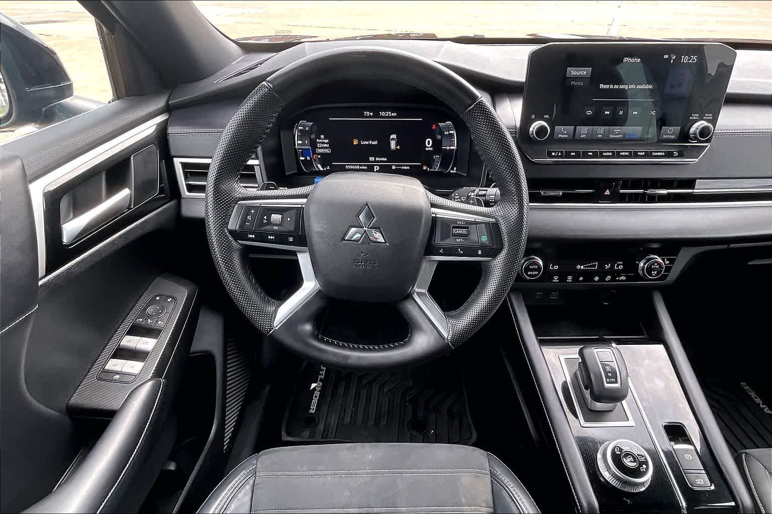 Thumbnail: 2023 Mitsubishi Outlander - 14