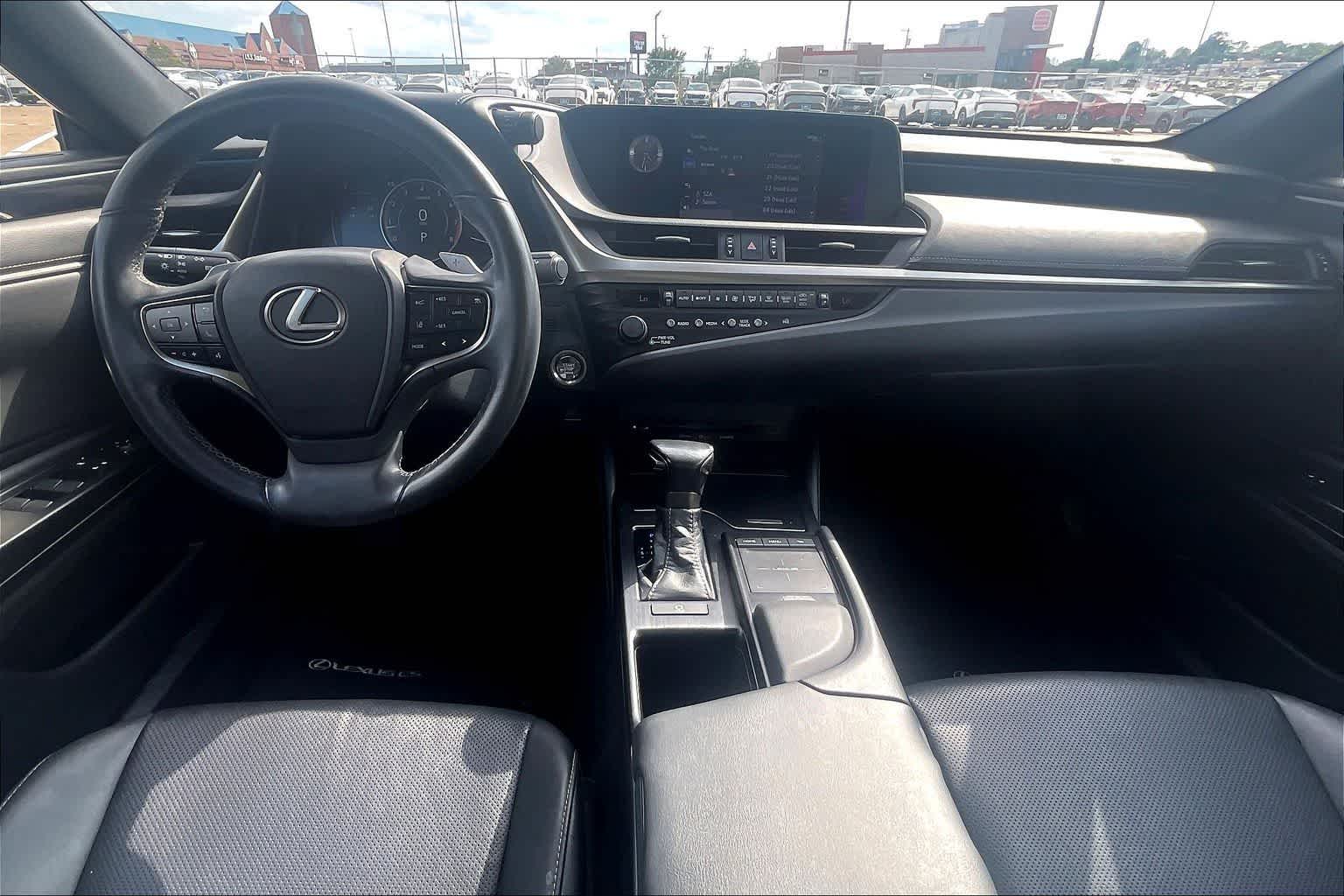 Thumbnail: 2020 Lexus ES - 10