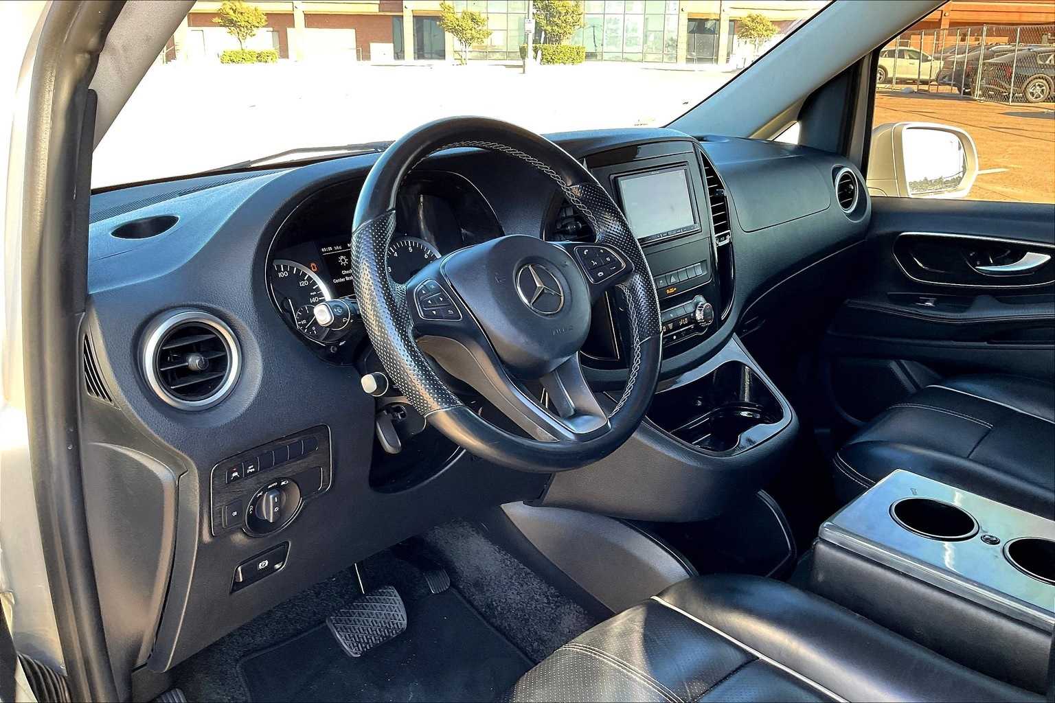 2018 Mercedes Benz Metris photo 2