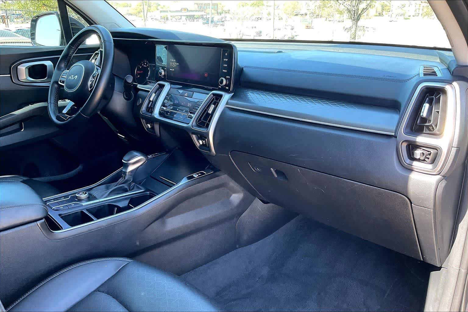 Thumbnail: 2023 Kia Sorento - 22