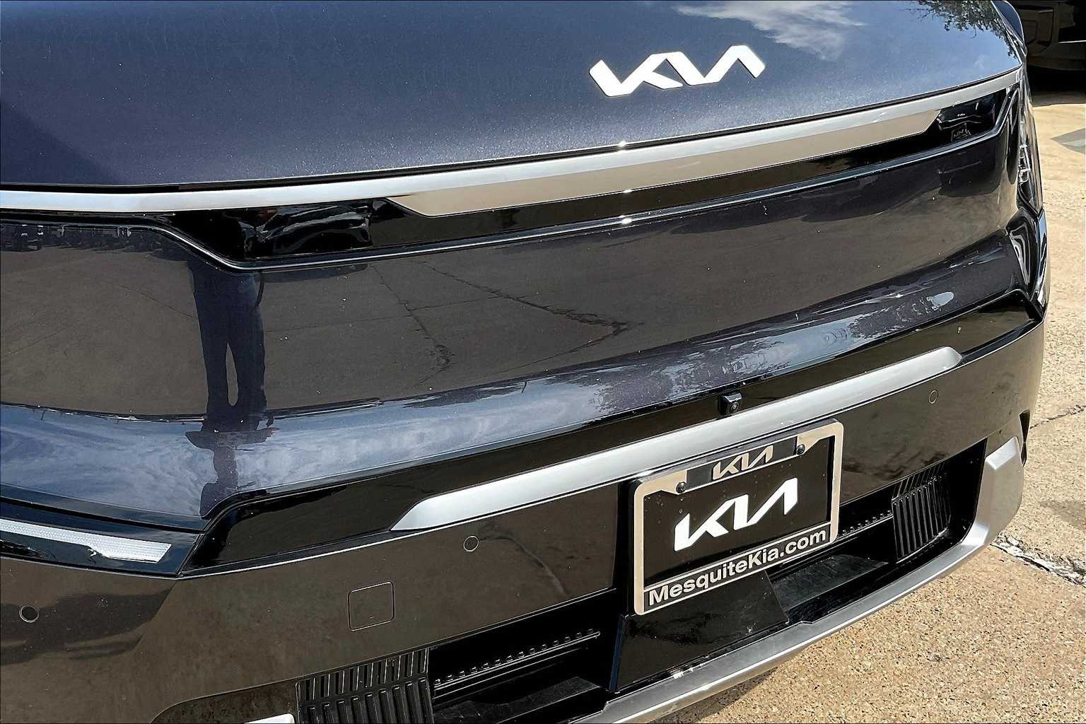 Thumbnail: 2024 Kia EV9 - 32